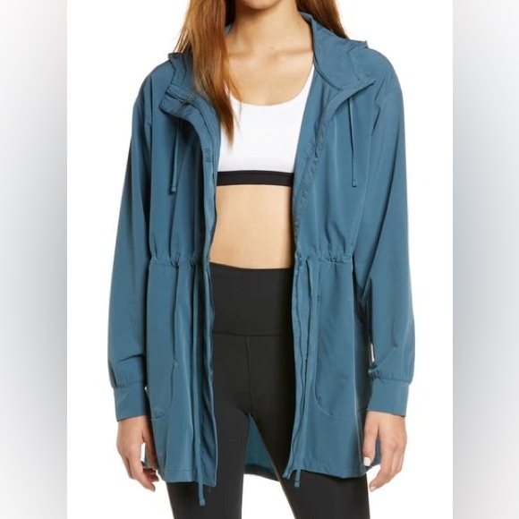 NWT Nike Dri-FIT Bliss Luxe Anorak Hooded Jacket Coat Ash Green Women’s Medium - Picture 1 of 7